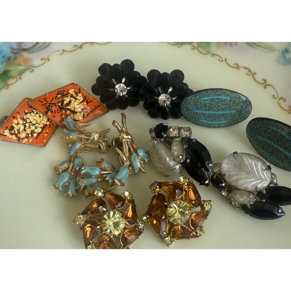 Vintage lot 6 Pair Of Earrings Rhinestone/Glass/Enamel - Picture 1 of 9